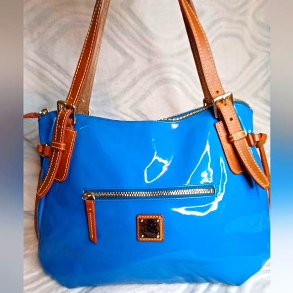 Dooney & Bourke Handbags - Dooney & Bourke Patent Leather Shoulder Bag EUC 14x11x6 Retail $329